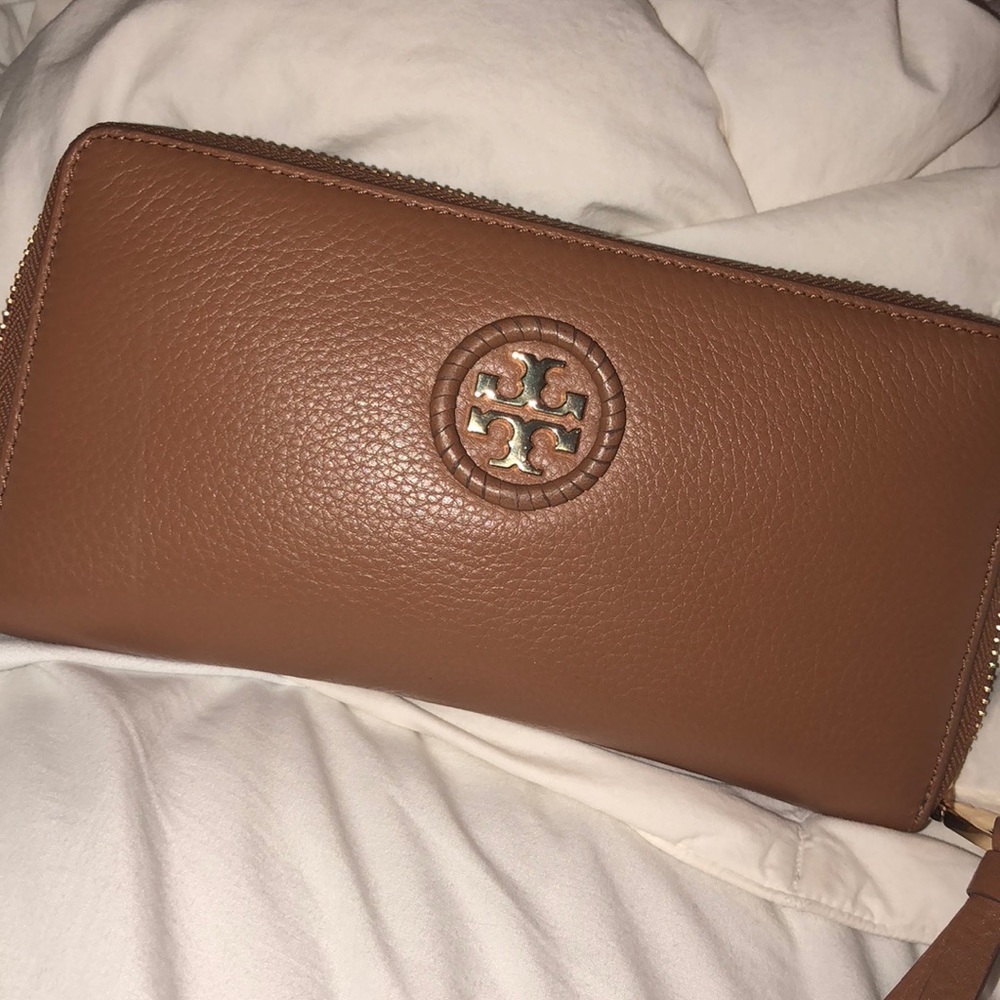 100% authentic tory burch wallet